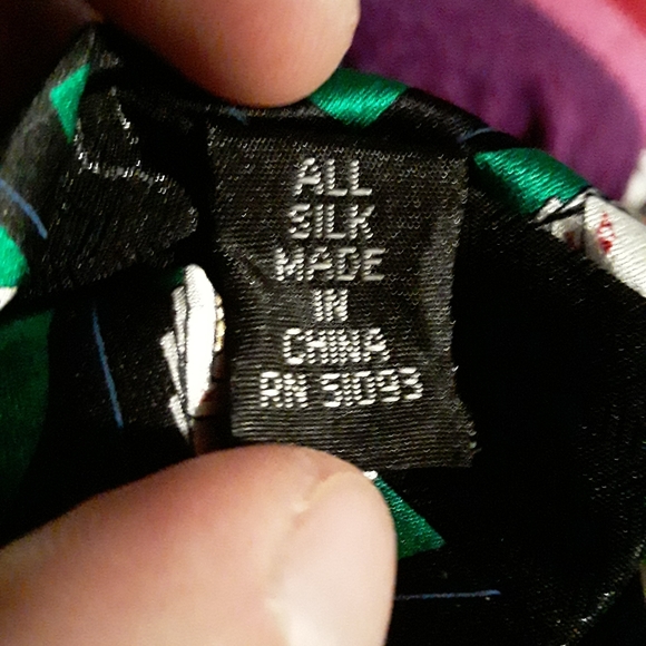 Tango Men's Silk Tie with Playing Cards of Texas Hold-Em Poker Hands - Picture 13 of 15